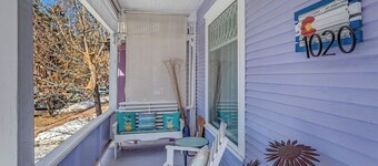 Romantic Downtown Suite at the Floradora House B&B