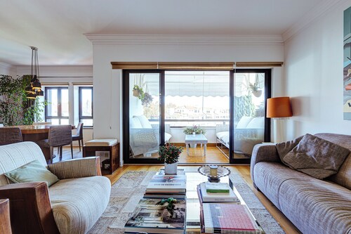 Suite in apartment with garden and communal pool, close to beach and restaurants