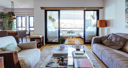 Suite in apartment with garden and communal pool, close to beach and restaurants