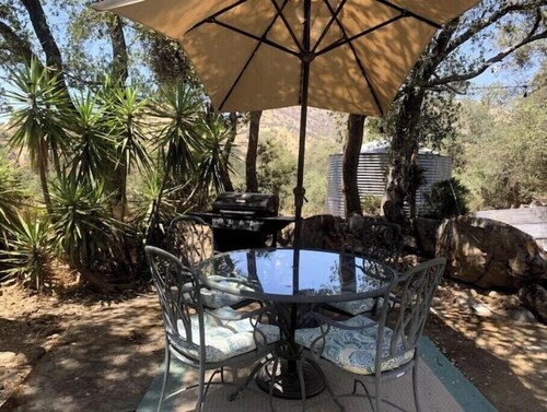 A cozy cottage in Sequoia area!