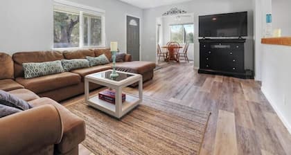 A cozy cottage in Sequoia area!