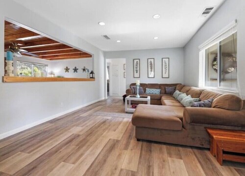 A cozy cottage in Sequoia area!
