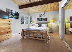 2 bedrooms, travel cot, WiFi, bed sheets