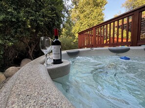 Tina de hidromasaje al aire libre