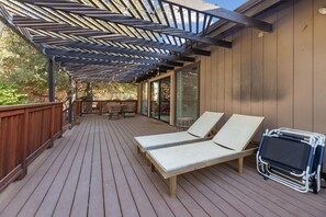 Terrace/patio - Sequoia River House w/pool&spa (Three Rivers)