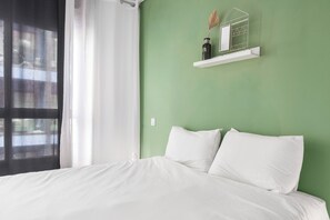 2 chambres, fer et planche à repasser, Wi-Fi, draps fournis