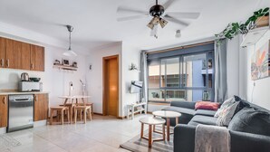 A modern apartment with a kitchen, dining area, and living room. - Home2Book Trendy Apt in Las Palmas Center (Las Palmas de Gran Canaria)