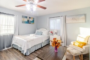 4 soverom, skrivebord, reiseseng for barn og wi-fi