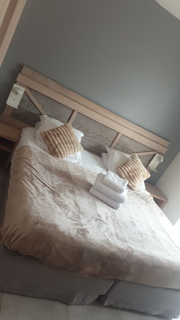 1 chambre, fer et planche à repasser, Wi-Fi, draps fournis