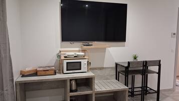 1 bedroom, in-room safe, iron/ironing board, travel cot