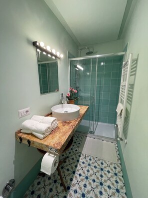Shower, hair dryer, bidet, towels - Lotto 21 in the middle of Garbatella (Roma)