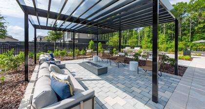 Paradise Escape: Stylish 3BR/2BA with Pool & Gym