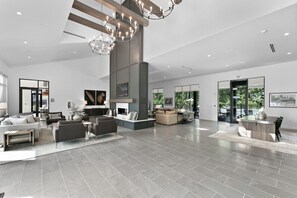 Interior - Sunshine Escape for up to 16: 7BR/6BA, Pool & Gym (Jacksonville)