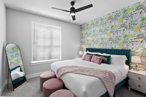 7 slaapkamers, een bureau, een strijkplank/strijkijzer, reisbedje