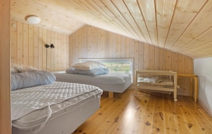 3 bedrooms, iron/ironing board, travel cot, free WiFi