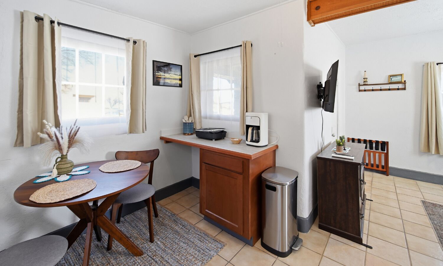 Deluxe Cabin, 1 Queen Bed, Kitchenette, Lake View | Private kitchenette | Mini-fridge, microwave, coffee/tea maker, paper towels