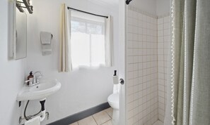 Deluxe Cabin, 1 Bedroom, Lake View | Bathroom | Free toiletries - Dam Site Historic District (Truth or Consequences)