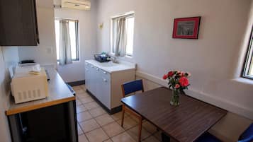 Deluxe Cabin, 1 Bedroom, Lake View | Private kitchen | Coffee/tea maker, dining tables