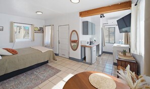 Deluxe Cabin, 1 Bedroom, Lake View | Free WiFi, bed sheets - Dam Site Historic District (Truth or Consequences)