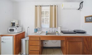 Deluxe Cabin, 1 Queen Bed, Kitchenette, Lake View | Private kitchenette | Mini-fridge, microwave, coffee/tea maker, paper towels