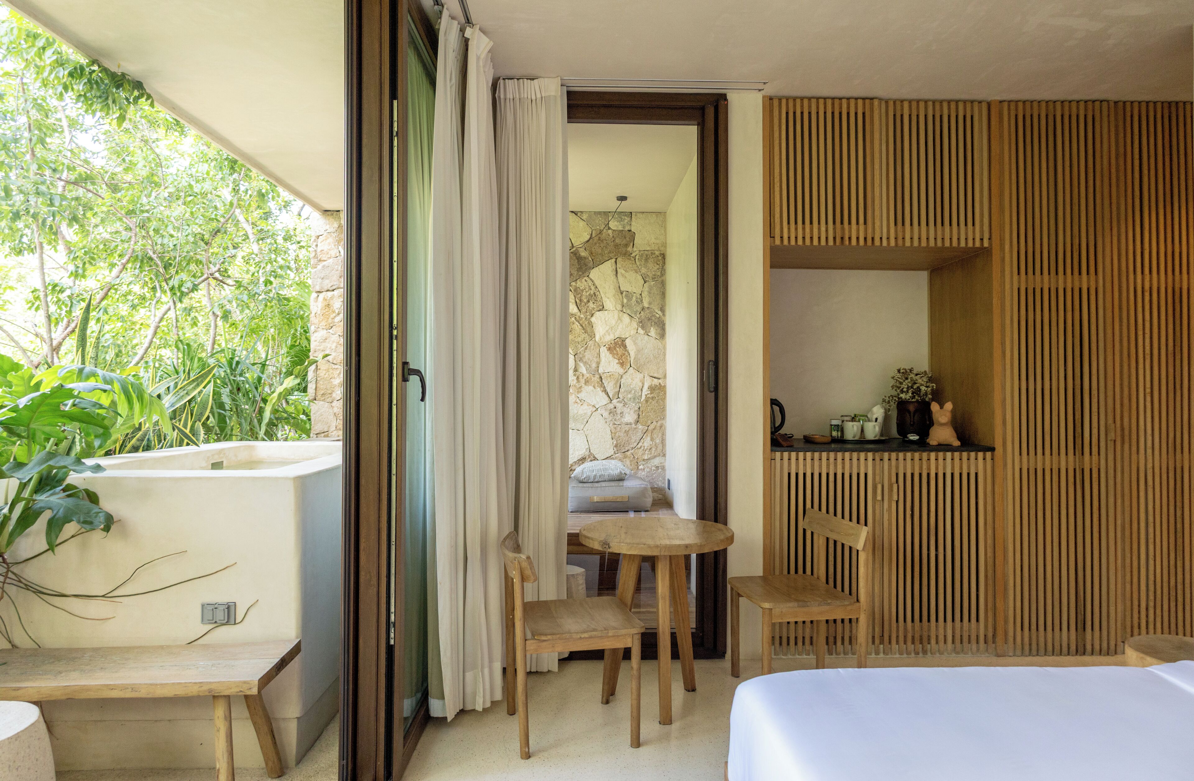 Studio Suite (3B) | In-room safe, laptop workspace, blackout curtains, iron/ironing board