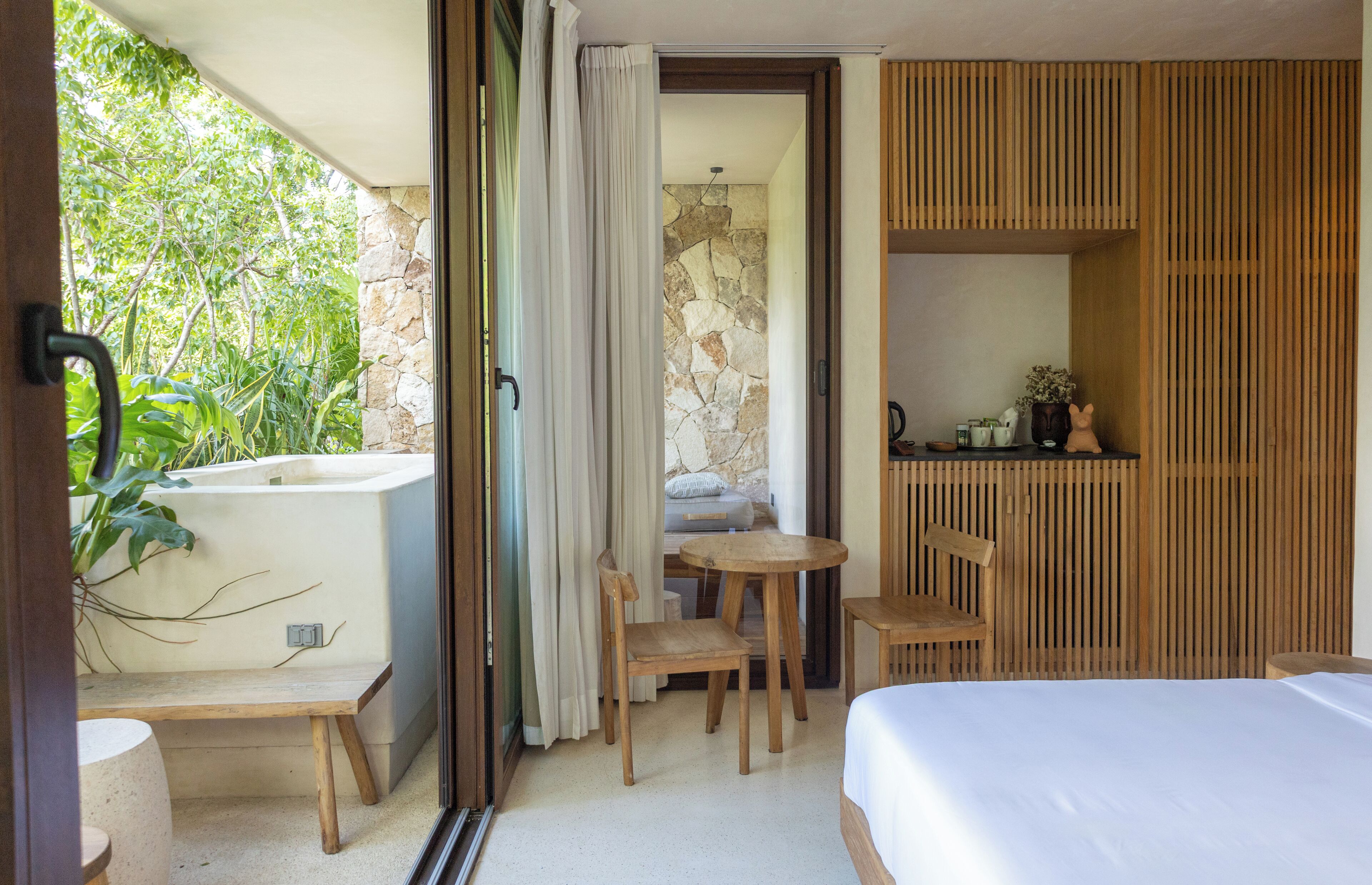 In-room safe, laptop workspace, blackout drapes, iron/ironing board