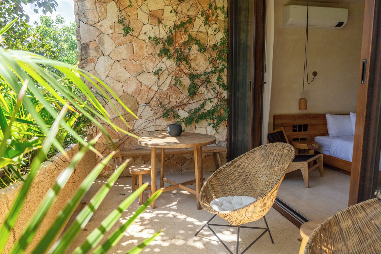 In-room safe, laptop workspace, blackout drapes, iron/ironing board