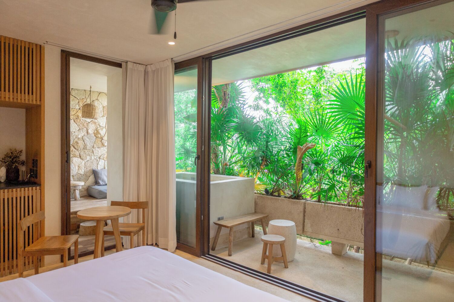 In-room safe, laptop workspace, blackout drapes, iron/ironing board