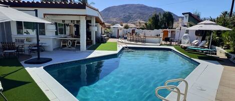 Outdoor pool, a heated pool