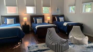 5 bedrooms, desk, iron/ironing board, WiFi