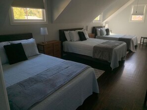 5 bedrooms, desk, iron/ironing board, WiFi