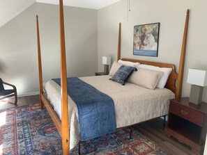5 bedrooms, desk, iron/ironing board, WiFi