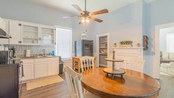 Fridge, microwave, stovetop, dishwasher