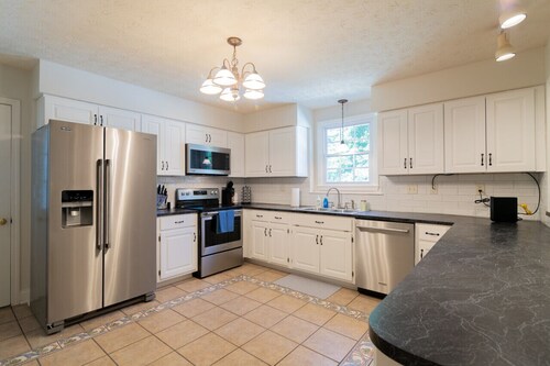 Beautifully renovated home in Midtown that is close to downtown and Ft Moore