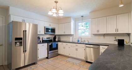 Beautifully renovated home in Midtown that is close to downtown and Ft Moore