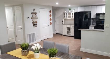 Comfy 3-BR home for walking Downtown Sanford and visiting Central Florida