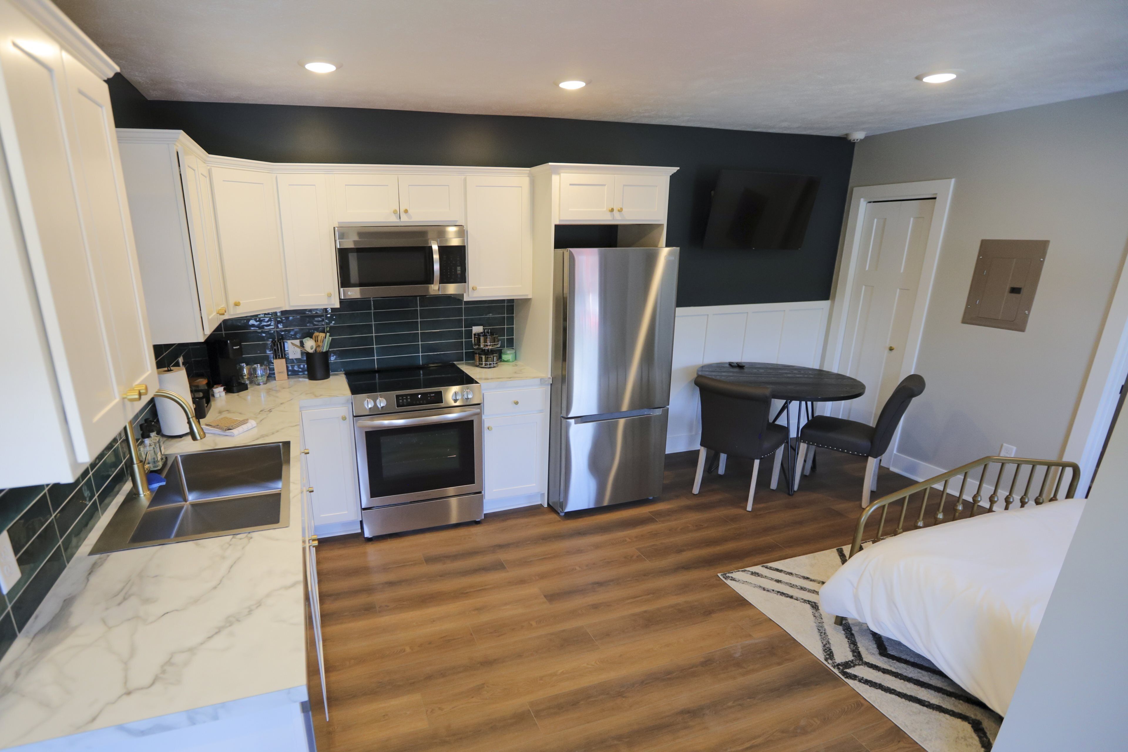 雪櫃、微波爐、焗爐、爐具