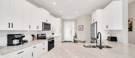Coffee/tea maker, fridge, microwave, oven