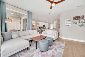 TV - Lake Home with Pool by Disney (Kissimmee)