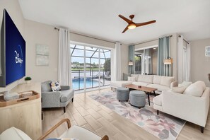 TV - Lake Home with Pool by Disney (Kissimmee)