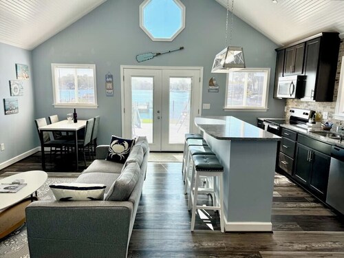 Rock Creek Cottage, Waterfront, Serene Views