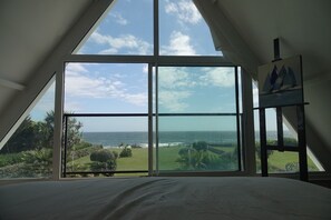 4 sovrum, skrivbord, strykjärn/strykbräda och resesäng