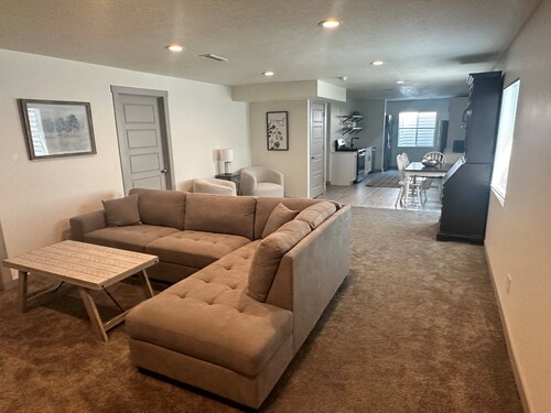 Charming 2-bedroom basement apartment with WiFi, AC in lovely Stansbury Park