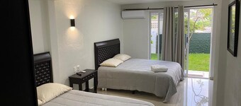 Spacious 6-bedroom house with AC and WiFi in lovely Acapulco de Juárez