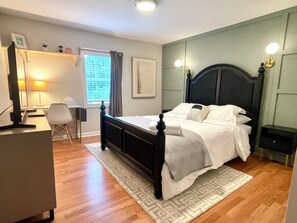 3 bedrooms, iron/ironing board, WiFi, bed sheets - Zen Midcentury-Art Deco Hideaway (Concord)