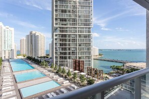 Property grounds - 40th Floor High Ceiling Condo-Bay View - Free Spa (Miami)