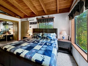 4 bedrooms, desk, travel crib, free WiFi