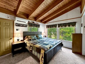 4 soverom, skrivebord, reiseseng for barn og wi-fi (inkludert)