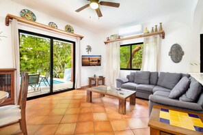 TV - Colorful Mexican Style 2BR with Pool Views (Playa Del Carmen)