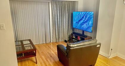 3 bedroom townhome, close to square one, airport, and downtown